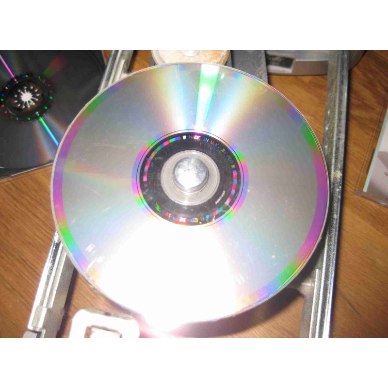 CD DVD ja PELI-CD levyjen naarmujen poisto ja korjaus