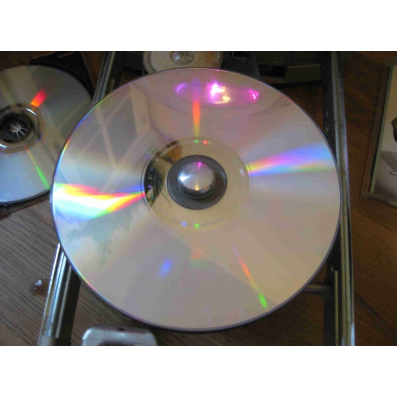 CD DVD ja PELI-CD levyjen naarmujen poisto ja korjaus